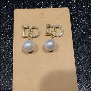 Women’s fashion jewelry. Vintage Elegant Style. Faux Pearl Pendant Stud Earrings